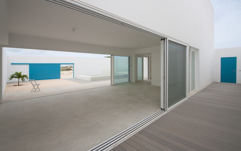 Detached Houses in Estoril Beach by José Adrião Arquitetos ➤To see more Best Design Projects ideas visit us at www.bestdesignprojects.com/ #bestdesignprojects #homedecorideas #interiordesignprojects @BestDesignProj