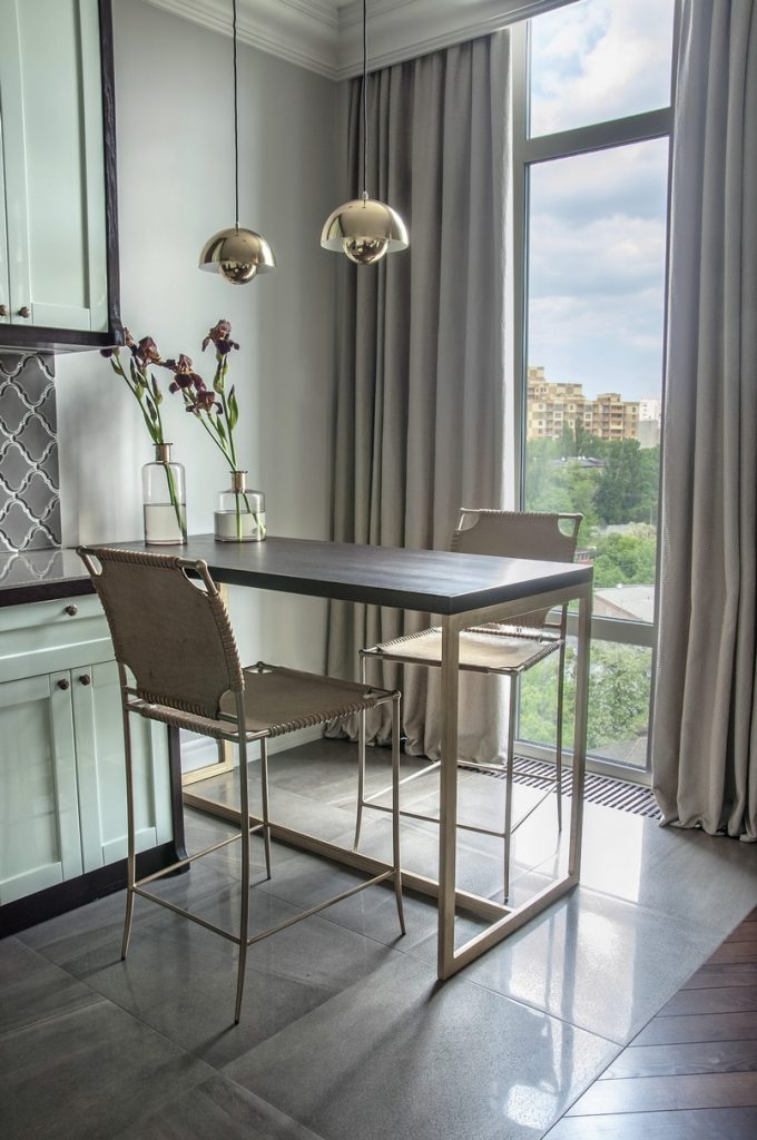Get Inside An Art Deco Apartment with American Touch in Kyiv