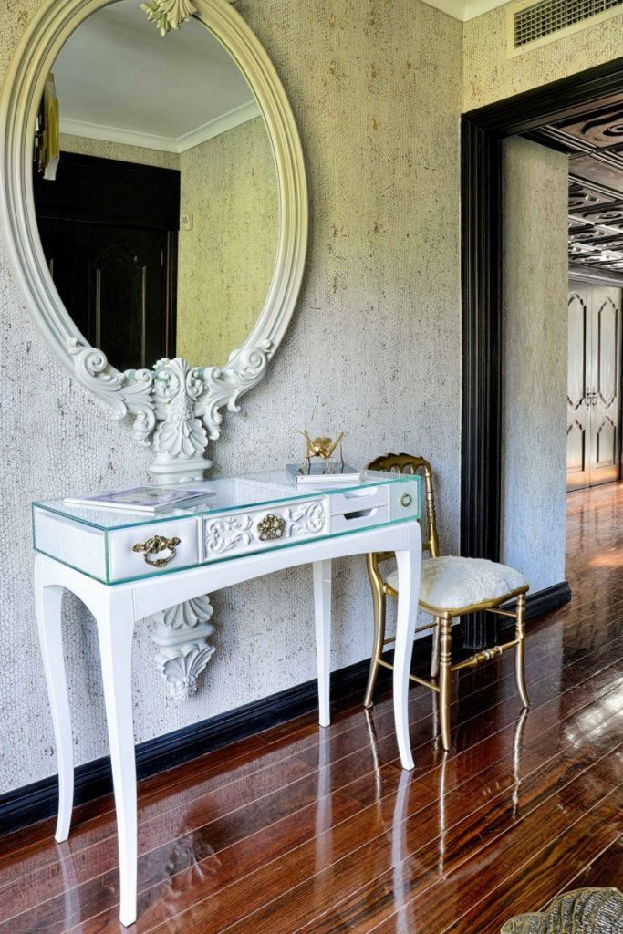 Interior Design Project: Luxury Suite Boca do Lobo at Covet House Douro #bestdesignprojects #interiordesign #homedecor #luxurydesign www.bestdesignprojects.com @bocadolobo @delightfulll @brabbu @essentialhomeeu @circudesign @mvalentinabath @luxxu @covethouse_ @covetedmagazine