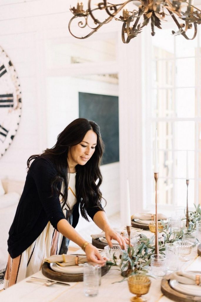 Joanna Gaines Helps You Decorate Your Thanksgiving Table!
