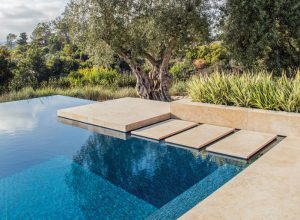 perimeter-overflow-pool-floating-steps-pinnacle-award-winner-Questar-Pools-Spas-CA_crop