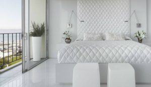 Interior-Design-Decoration-In-White-Hues-Bedroom