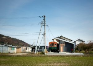 Incredible Home Built Around a Train Carriage 6